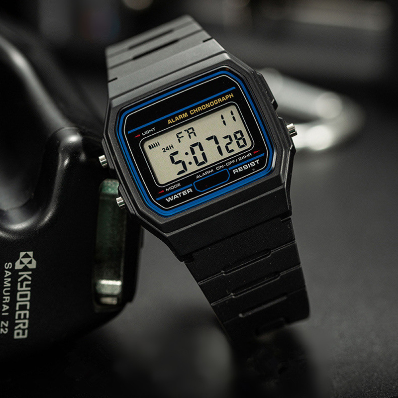 トップブランドのファッションメンズ腕時計スポーツ小さな正方形 - Diy Electronics Watch のレビューと価格